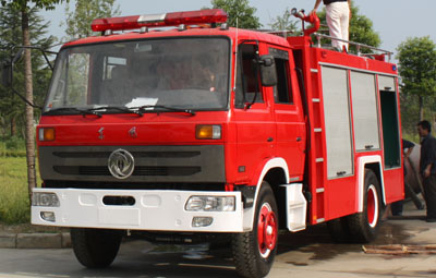 東風(fēng)145水罐/泡沫消防車(5噸)圖片